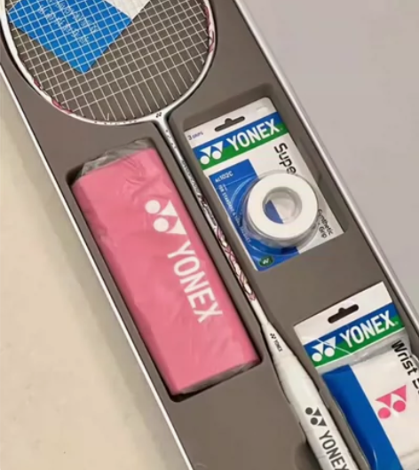 个人闲置  原价一千多尤尼克斯羽毛球拍天斧...