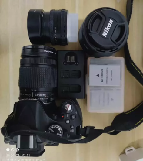 尼康D5200，带三个镜头，三枚电池一个是...