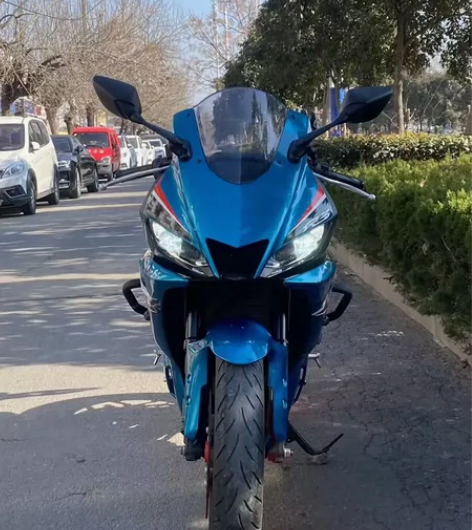 最新到货22年雅马哈R3。加装护杠.手机支...