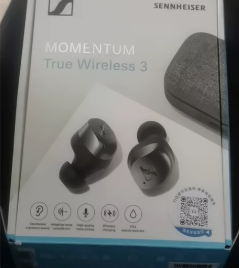 买了一个月的耳机！几乎全新！无瑕疵，东西全...