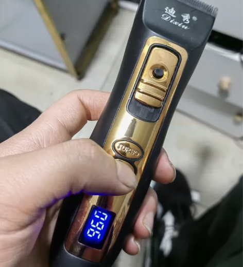 理发用的推子迪秀牌子的，功能一切正常，锋利...