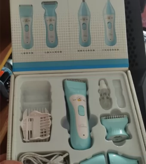 孩子小时候买的理发套装，用了一两次，在家闲...