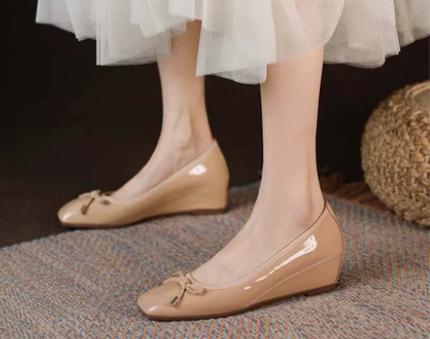 ?方头内增高藕粉色豆豆鞋女蝴蝶结坡跟软底女...