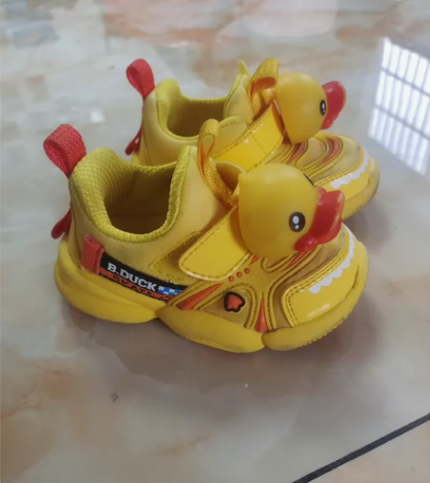 BDuck小黄鸭旅游鞋，小黄鸭可以取下来，...