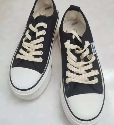 35码全新帆布鞋，跟高3-4cm。 百搭帆...