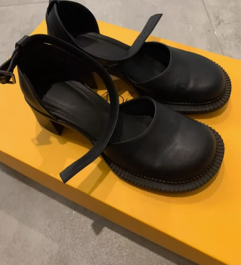 夏季单鞋女2023年新款高跟小众设计感仙女...