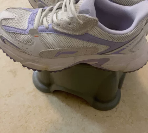 李宁 官方旗舰店买的 不是全新 感兴趣的话...