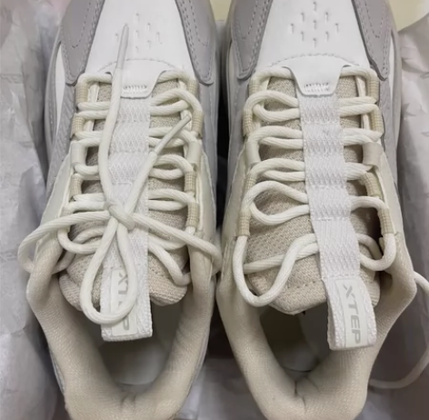 特步女鞋，37码，银泰专柜购入，仅试穿过一...