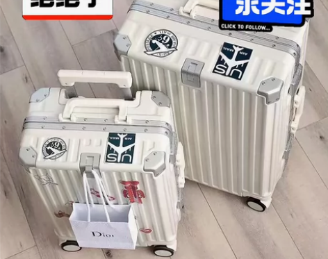 【原价600多】低价出售全新铝框行李箱白色...