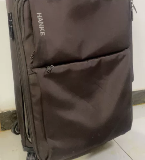 汉克行李箱 22 吋。用了有几年了，外观比...