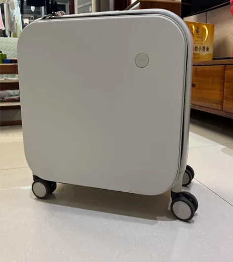 米熙皮箱 18寸 全新 感兴趣的话点“我想...