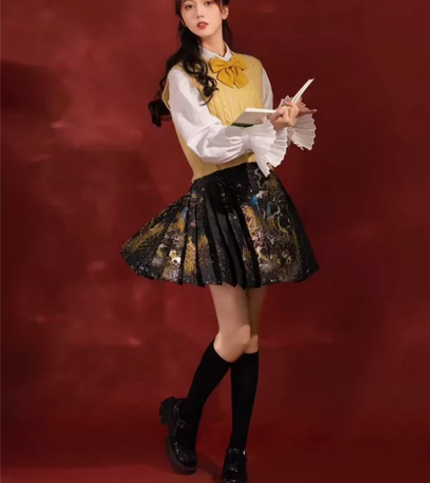 花朝记汉服，星河一套，黄色马甲，有配套领结...