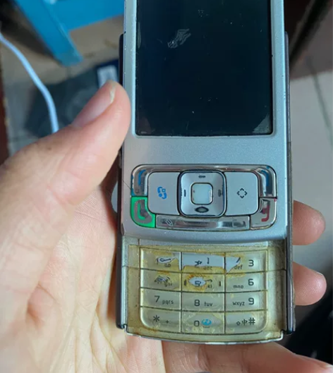NOKIA N95应该是尸体 15年还可用...
