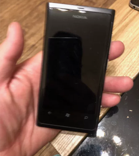 诺基亚800C，放久了不开机。配件机卖。图...