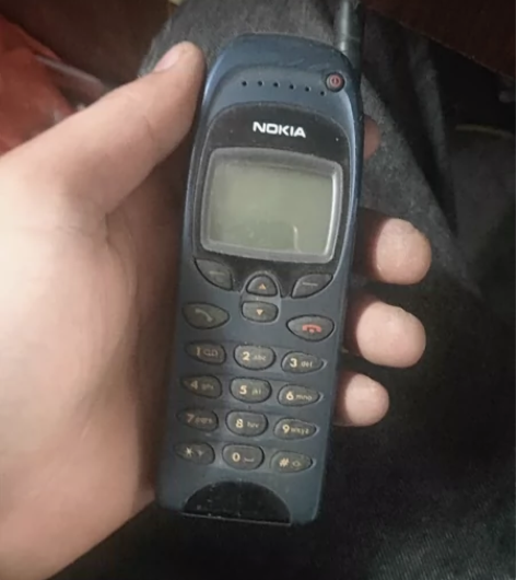 诺基亚古董机，触点都没辅食，成色很好需要直...