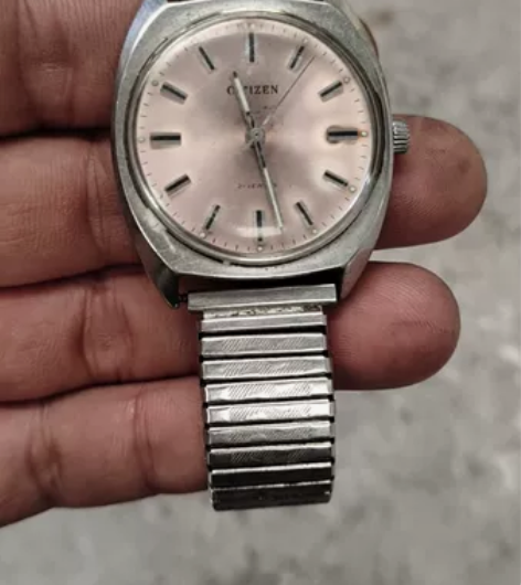 下乡收货一块手表，具体品相如图所示包真包老...