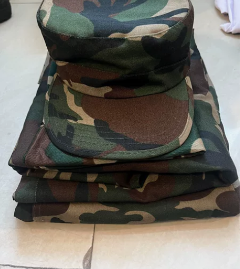 出二手军训服一套 已清洗过，非常干净 内含...