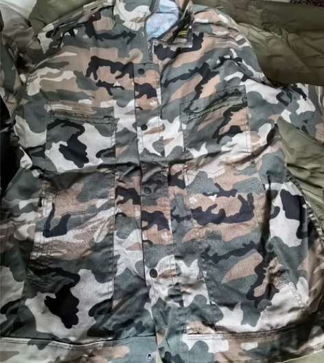 迷彩服无标志,几乎全新。 感兴趣的话点“我...