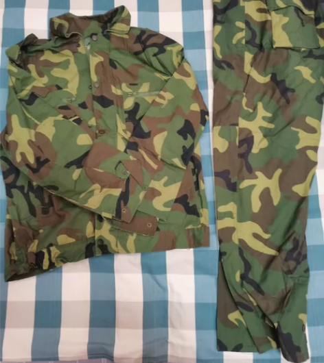 军训服整套/迷彩服/迷彩帽/迷彩裤 便宜出...