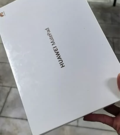 年会中奖的华为matepda2023 屏幕...