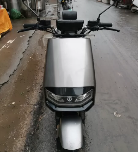 出一辆台铃电动车，同事他现在辞职回家了车便...