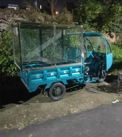新买的电三轮车,带柜子低价处理有需要的联系...