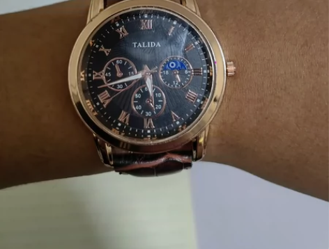 一手手表女朋友买的 石英石，因为手表太多了...