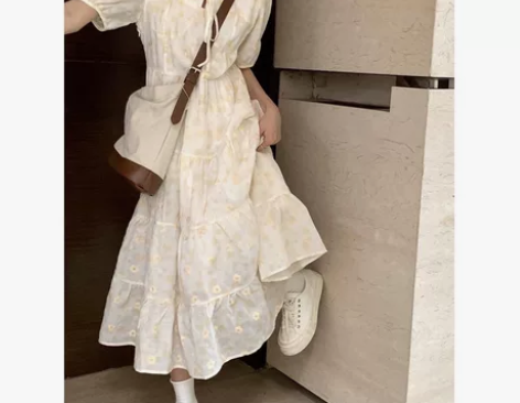新款甜美学院风泡泡袖蓬蓬碎花连衣裙女学生韩...