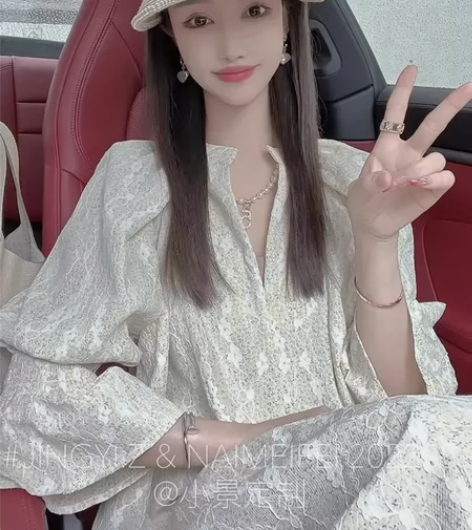浪漫剧场法式赫本风喇叭袖碎花连衣裙女显瘦高...