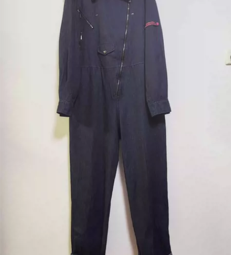 出闲置清衣柜，超酷的工装风牛仔连体裤，斜拉...