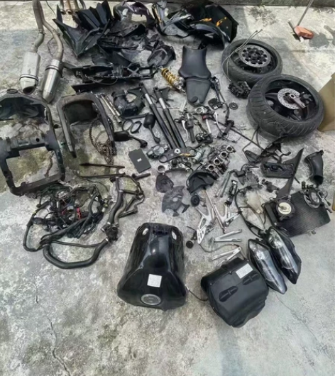 雅马哈R1        整车拆配件要什么...