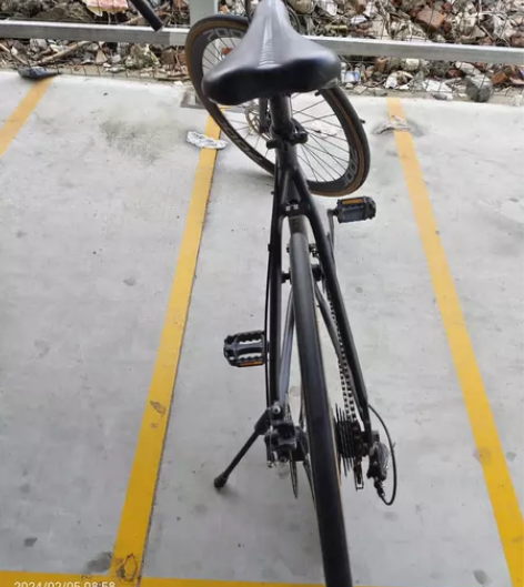 jeep牌自行车，骑了三四个月，后胎扎过补...