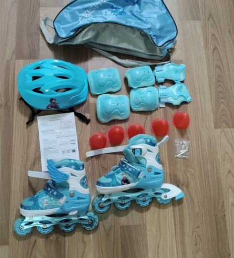直排滑冰鞋,蓝色,刚买的几乎全新,防护都是...