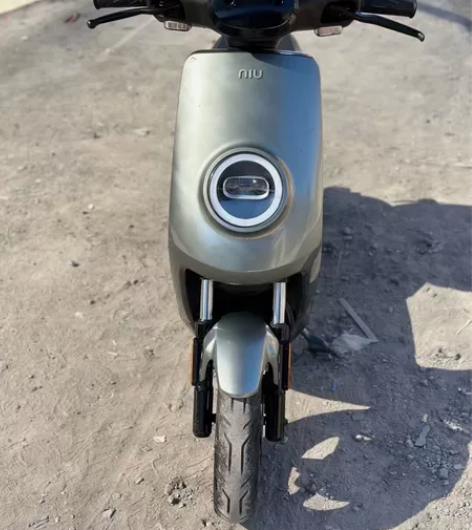 小牛M1一台，成色细节完美，锂电池，喜欢的...