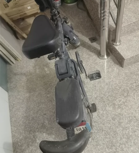 出售一台能折叠的电动车。电池有点虚了。。。...