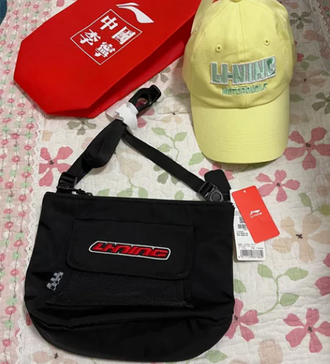 闲置全新斜挎包  李宁  40*21*11...