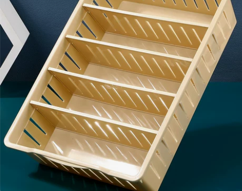 【划算价】长方形塑料分格收纳筐桌面盒子幼儿...