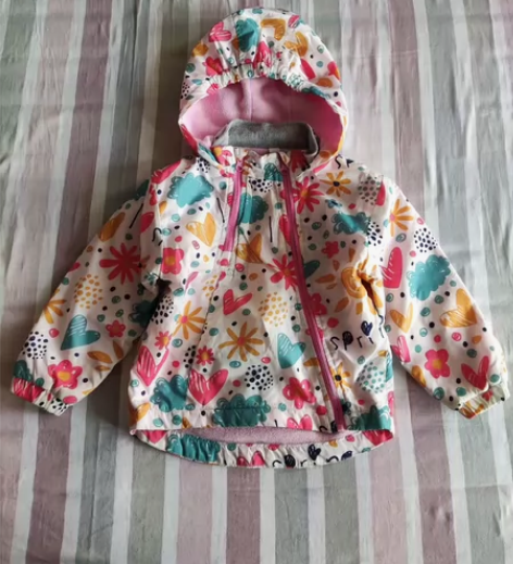 薄绒女童冲锋衣 非全新，成色如图，适合身高...