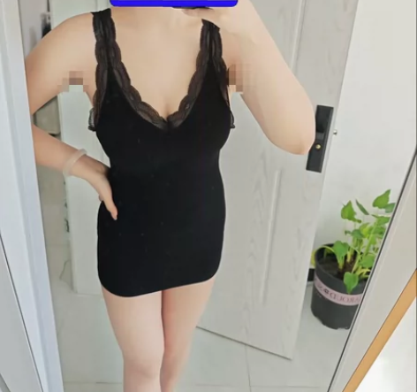 背心黑色蕾丝紧身针织毛衣打底吊带 自带胸垫...