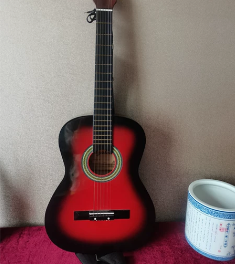 吉他，长95宽36，亮面的，懂行的在吉他里...