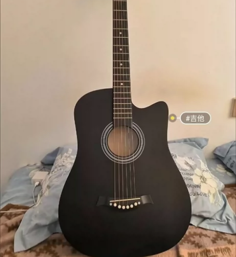 换工作带不走,闺蜜送的几乎新吉他40寸民谣...