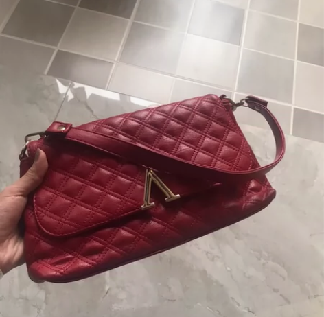 全新红色菱格皮手包 两个肩带，可单肩可斜挎...