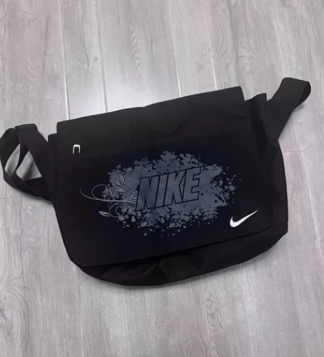 Nike男款单肩包，斜挎。  功能性很好。...