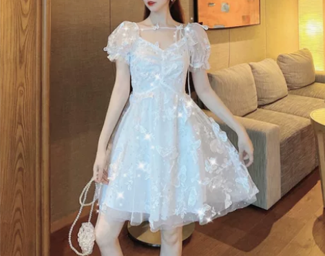 别致漂亮连衣裙2022新款夏季裙子甜美白色...
