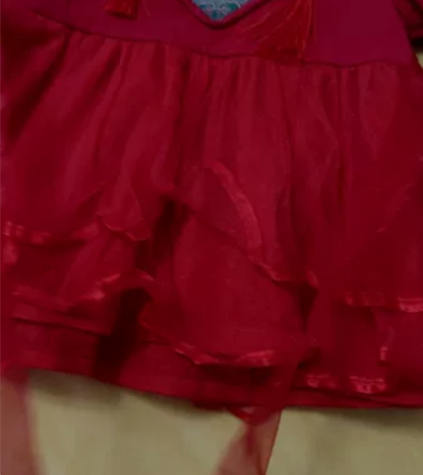 本想给孩子留纪念的，因为这件小红裙实物真的...