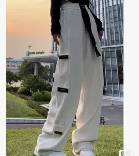 九成新   ，时尚运动贴标休闲裤 ， 白色...