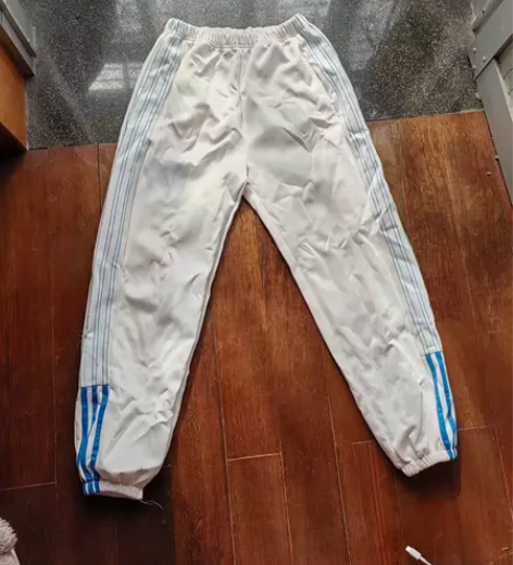 k2休闲运动裤，美拉德色系，裤脚拉链设计。...