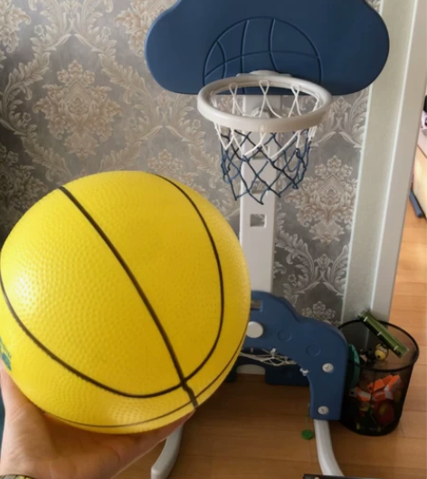 儿童篮球框和球，立地式，最高能升到115左...