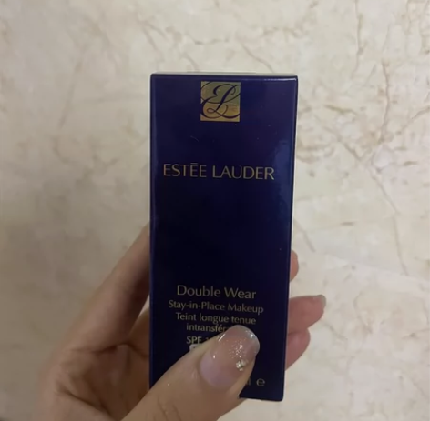 出雅诗兰黛粉底液 色号：1w1 家里有两瓶...