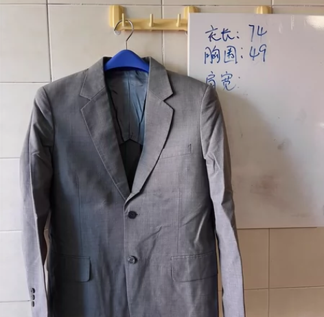 男士西服西装，高级定制，胖了穿不下了又占地...